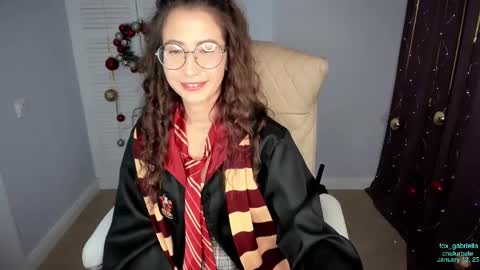 Snapshot of fox_gabriella chatting on 01/13/25, 06:05 Jasmine Im back online show from 01/13/25, 06:05