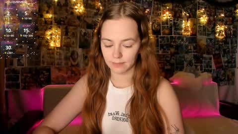 Snapshot of fox_lisaaa chatting on 12/16/25, 06:46 Lisa online show from 12/16/25, 06:46