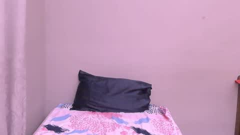 Snapshot of fox_off2 chatting on 12/14/24, 11:01 fox_off2 online show from 12/14/24, 11:01