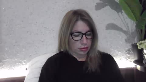 fox_red_lady7 online show from 12/07/24, 08:05