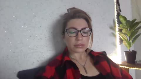 fox_red_lady7 online show from 03/02/25, 07:32