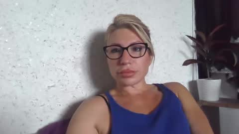 fox_red_lady7 online show from 09/24/25, 05:55