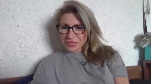 fox_red_lady7 online show from 01/13/26, 08:30