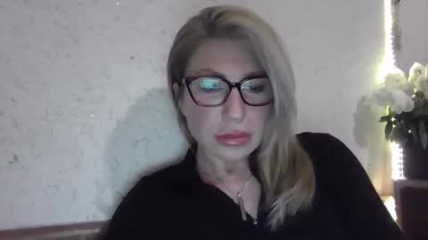 fox_red_lady7 online show from 02/03/26, 06:57