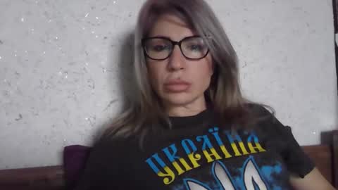 fox_red_lady7 online show from 02/15/26, 08:57