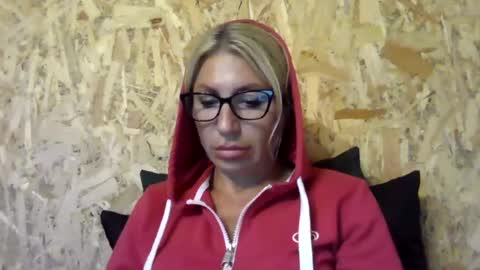 Snapshot of fox_red_lady7 chatting on 07/10/26, 04:42 fox_red_lady7 online show from 07/10/26, 04:42