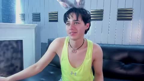 Snapshot of fox_white_ chatting on 07/16/26, 06:36 . FOX WHITE . online show from 07/16/26, 06:36