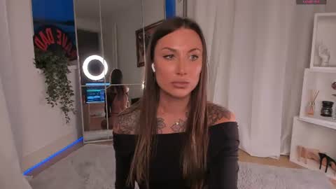 Snapshot of foxe_sailey chatting on 07/11/26, 06:43 Fox love you online show from 07/11/26, 06:43
