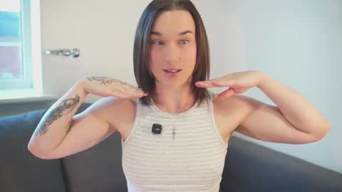 Snapshot of foxfilms chatting on 09/28/25, 05:18 Em online show from 09/28/25, 05:18