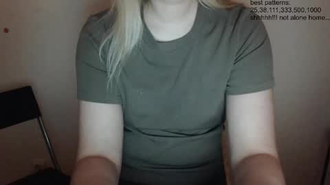 Snapshot of foxfrromearth chatting on 02/01/25, 05:47 i am your baby Alien online show from 02/01/25, 05:47
