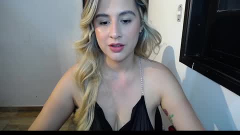 Snapshot of foxvalerin chatting on 09/15/25, 11:49 Valerin. online show from 09/15/25, 11:49