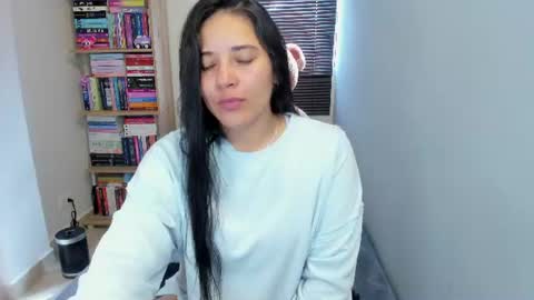 Snapshot of foxwen chatting on 07/16/26, 01:50 wen. online show from 07/16/26, 01:50