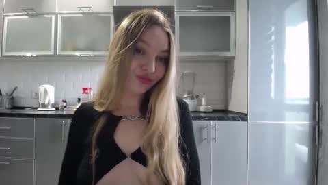 Snapshot of foxxialice chatting on 10/06/25, 07:39 foxxialice online show from 10/06/25, 07:39