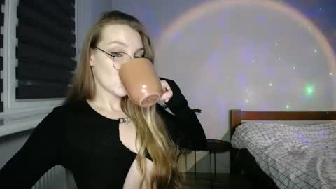 Snapshot of foxxialice chatting on 11/19/25, 05:46 foxxialice online show from 11/19/25, 05:46