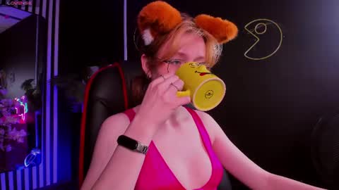 Snapshot of foxxxypolly chatting on 06/15/26, 05:31 Polly online show from 06/15/26, 05:31