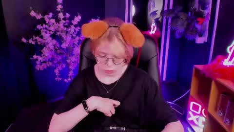Snapshot of foxxxypolly chatting on 06/26/26, 05:45 Polly online show from 06/26/26, 05:45