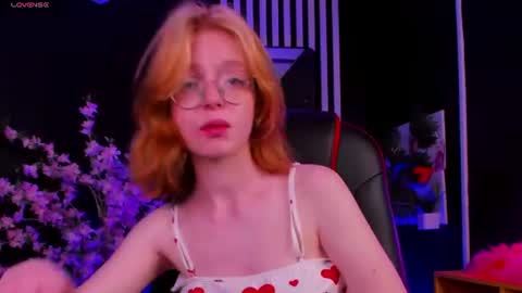 Snapshot of foxxxypolly chatting on 06/29/26, 05:35 Polly online show from 06/29/26, 05:35