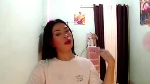 Snapshot of foxxygirly_ chatting on 06/06/26, 01:27 Eva Violet online show from 06/06/26, 01:27