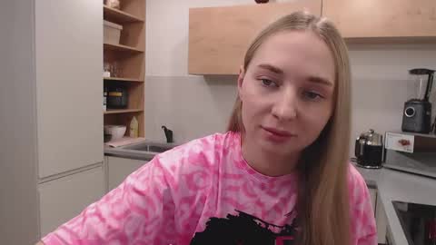 Snapshot of foxy0990 chatting on 12/03/24, 09:33 Maria online show from 12/03/24, 09:33