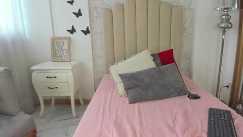 Snapshot of foxy200__ chatting on 01/06/25, 07:56 Foxy online show from 01/06/25, 07:56