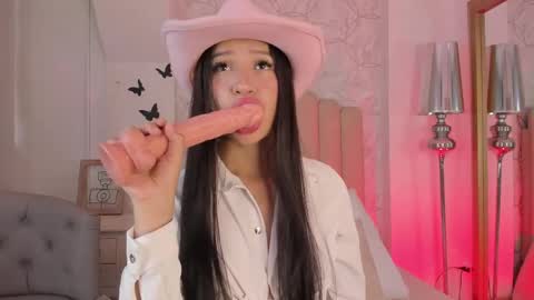 Snapshot of foxy200__ chatting on 09/15/25, 07:58 Foxy online show from 09/15/25, 07:58