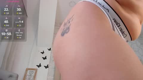 Snapshot of foxy200__ chatting on 11/10/25, 08:08 Foxy online show from 11/10/25, 08:08