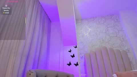 Snapshot of foxy200__ chatting on 11/27/25, 08:33 Foxy online show from 11/27/25, 08:33