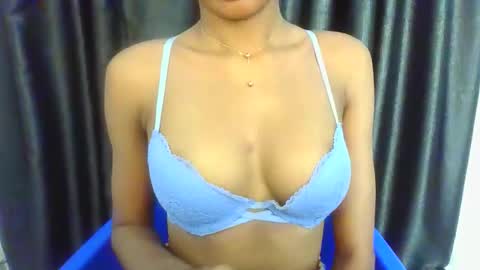 Snapshot of foxy_candy01 chatting on 11/19/25, 07:36 foxy_candy01 online show from 11/19/25, 07:36