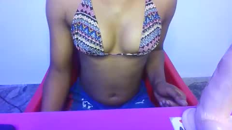 Snapshot of foxy_candy01 chatting on 02/10/26, 06:39 foxy_candy01 online show from 02/10/26, 06:39