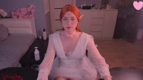Snapshot of foxy_jpg chatting on 05/09/26, 10:04 Sue online show from 05/09/26, 10:04