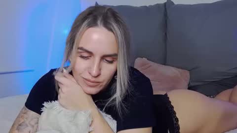 Snapshot of foxy_kimmi chatting on 11/26/25, 07:09 Foxy Kimmi online show from 11/26/25, 07:09