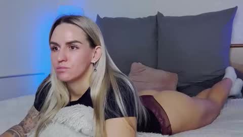 Snapshot of foxy_kimmi chatting on 11/30/25, 07:12 Foxy Kimmi online show from 11/30/25, 07:12