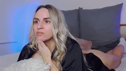 Snapshot of foxy_kimmi chatting on 12/16/25, 06:51 Foxy Kimmi online show from 12/16/25, 06:51