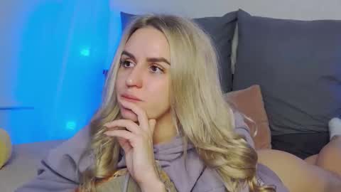 Foxy Kimmi online show from 04/11/26, 07:45