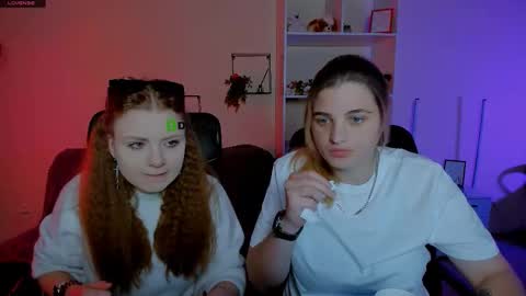 Snapshot of foxy_tease_ chatting on 10/15/25, 06:52 foxy_tease_ online show from 10/15/25, 06:52