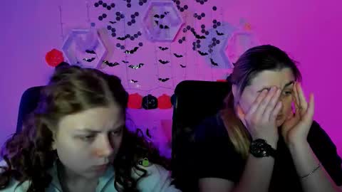 Snapshot of foxy_tease_ chatting on 10/28/25, 08:00 foxy_tease_ online show from 10/28/25, 08:00