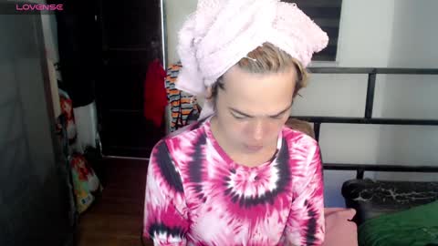 Snapshot of foxyinnocentstar chatting on 02/22/25, 09:01 jenny online show from 02/22/25, 09:01