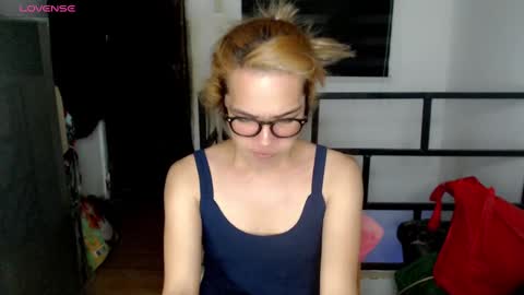 Snapshot of foxyinnocentstar chatting on 03/05/25, 12:00 jenny online show from 03/05/25, 12:00