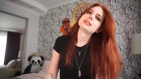 Snapshot of foxyirene chatting on 03/08/25, 10:22 FoxyIrene online show from 03/08/25, 10:22