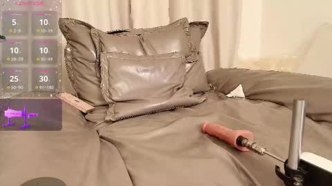 yiyi online show from 12/05/25, 12:03