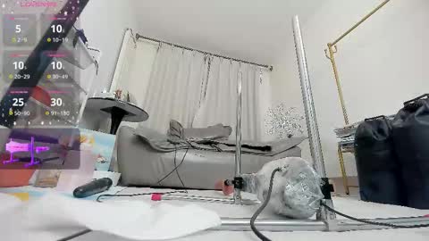 yiyi online show from 12/18/25, 12:00