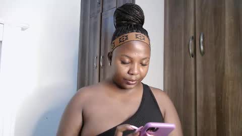 Kayla online show from 12/01/25, 12:26