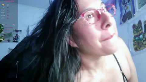 Snapshot of foxymalish chatting on 05/14/26, 05:25 Malishka online show from 05/14/26, 05:25