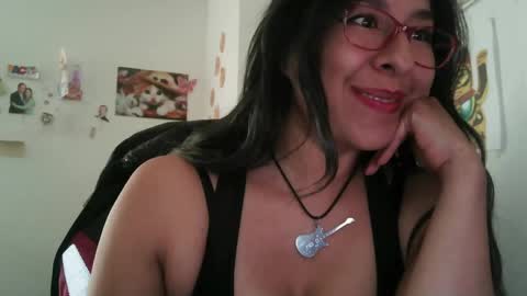 Snapshot of foxymalish chatting on 05/24/26, 10:04 Malishka online show from 05/24/26, 10:04