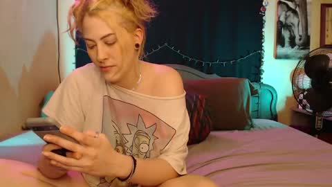 Snapshot of foxymalloryknoxy69 chatting on 03/21/26, 08:19 Mallory Koxx online show from 03/21/26, 08:19