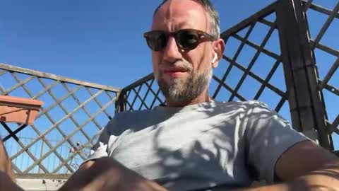 fra___ online show from 10/28/25, 09:35