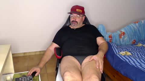 Snapshot of fraboys chatting on 11/29/25, 06:49 Fraboys online show from 11/29/25, 06:49