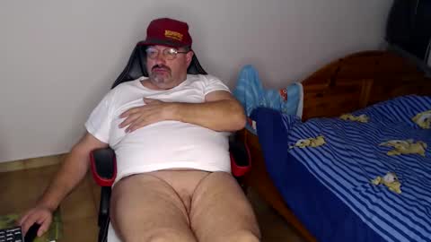 Snapshot of fraboys chatting on 12/05/25, 08:01 Fraboys online show from 12/05/25, 08:01