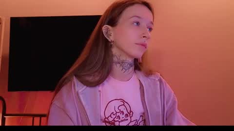 fran_bow online show from 04/15/26, 05:42