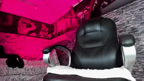 Fran online show from 10/30/25, 03:52